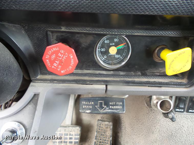 image for item DV9364 1998 Ford F700 Crew Cab utility truck