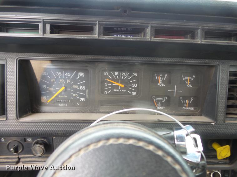 image for item DV9364 1998 Ford F700 Crew Cab utility truck