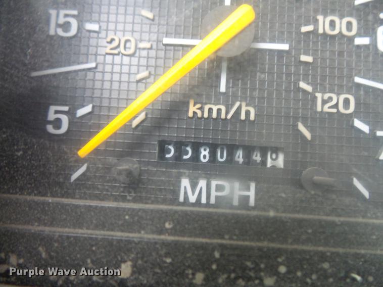 image for item DV9364 1998 Ford F700 Crew Cab utility truck