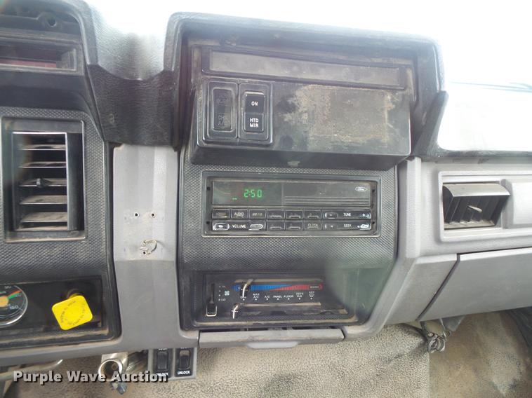 image for item DV9364 1998 Ford F700 Crew Cab utility truck