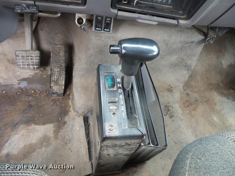 image for item DV9364 1998 Ford F700 Crew Cab utility truck