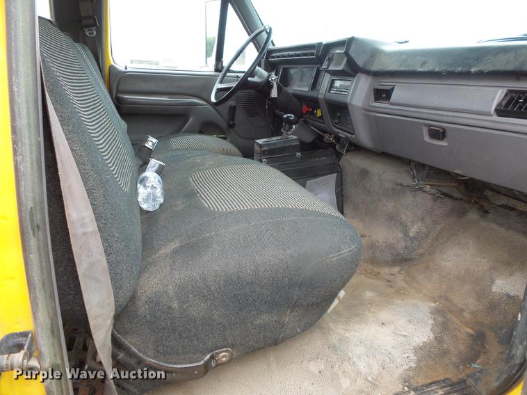 image for item DV9364 1998 Ford F700 Crew Cab utility truck