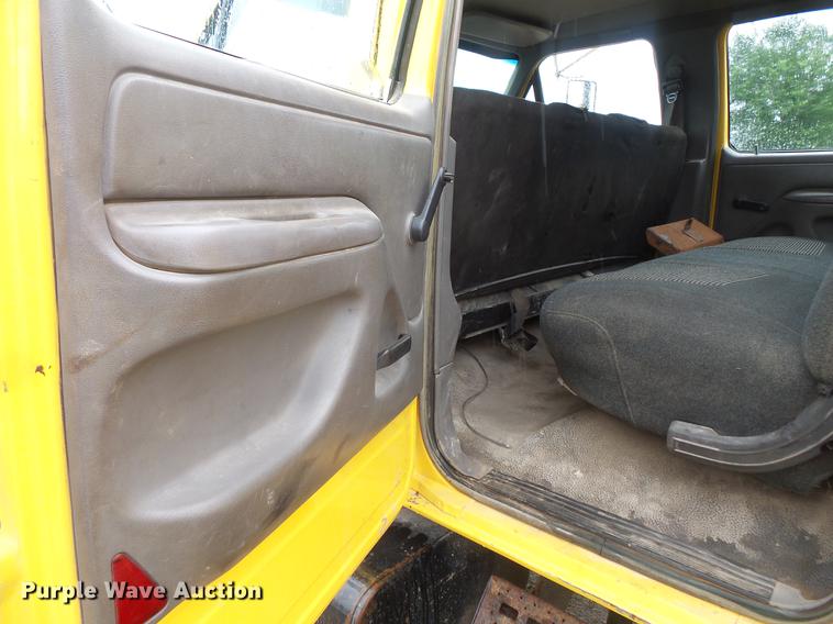 image for item DV9364 1998 Ford F700 Crew Cab utility truck