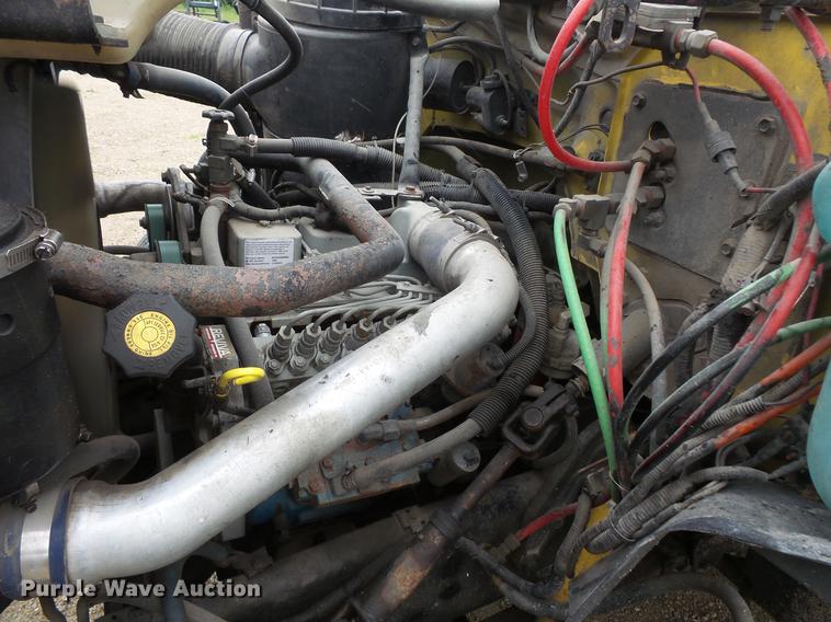 image for item DV9364 1998 Ford F700 Crew Cab utility truck