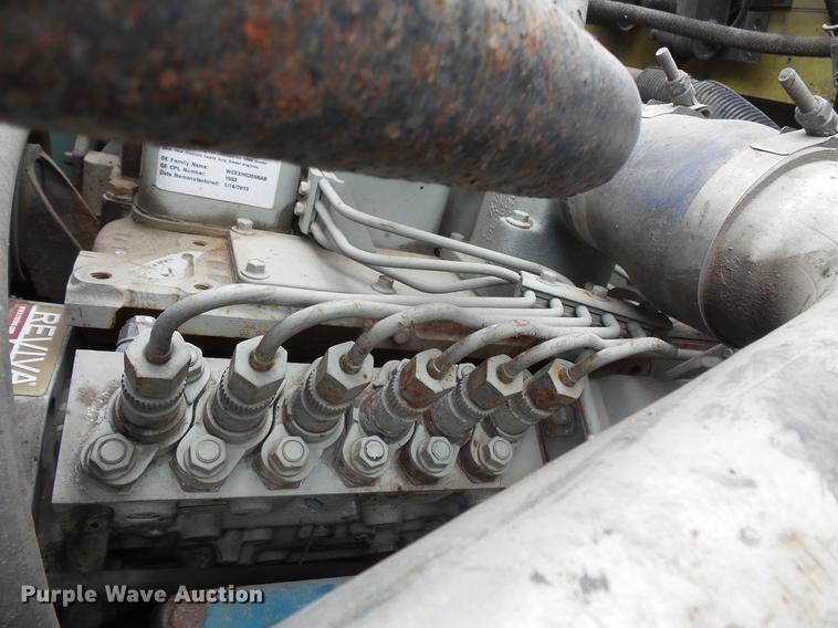 image for item DV9364 1998 Ford F700 Crew Cab utility truck