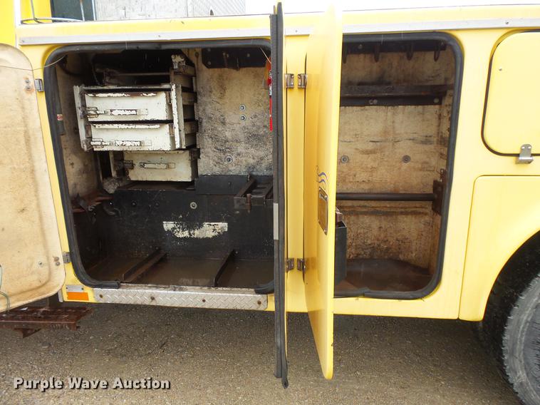 image for item DV9364 1998 Ford F700 Crew Cab utility truck