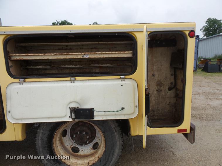 image for item DV9364 1998 Ford F700 Crew Cab utility truck
