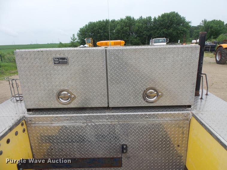 image for item DV9364 1998 Ford F700 Crew Cab utility truck