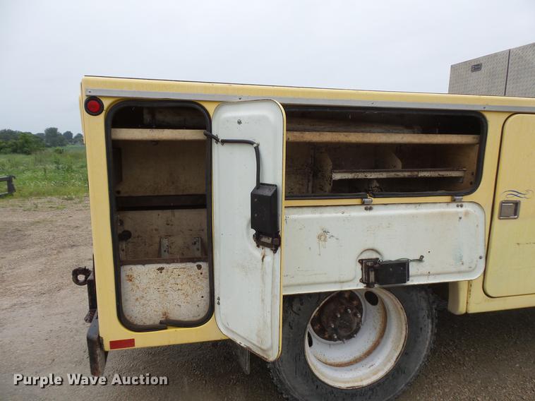 image for item DV9364 1998 Ford F700 Crew Cab utility truck