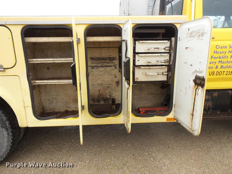 image for item DV9364 1998 Ford F700 Crew Cab utility truck