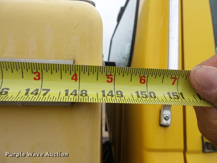 image for item DV9364 1998 Ford F700 Crew Cab utility truck