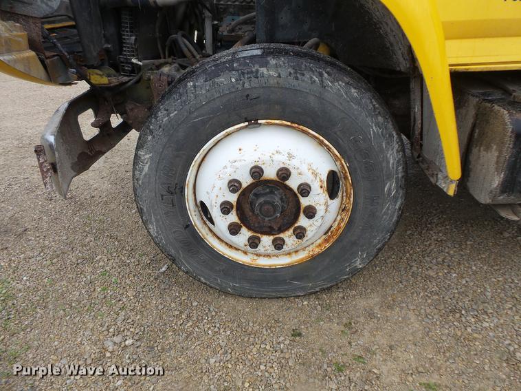 image for item DV9364 1998 Ford F700 Crew Cab utility truck