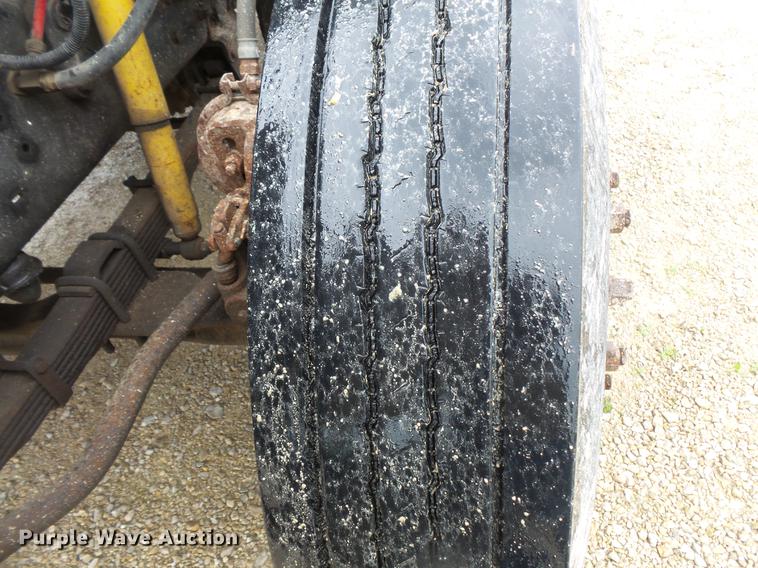 image for item DV9364 1998 Ford F700 Crew Cab utility truck