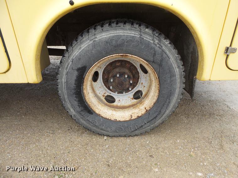 image for item DV9364 1998 Ford F700 Crew Cab utility truck