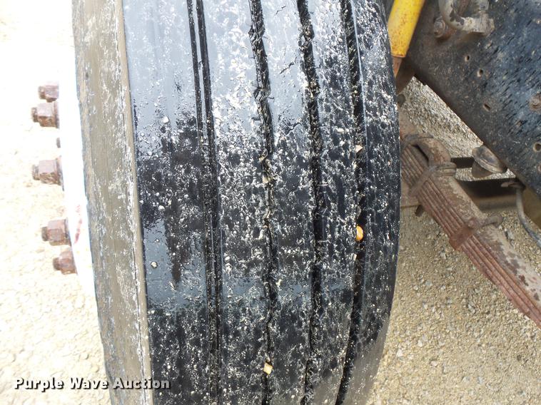 image for item DV9364 1998 Ford F700 Crew Cab utility truck