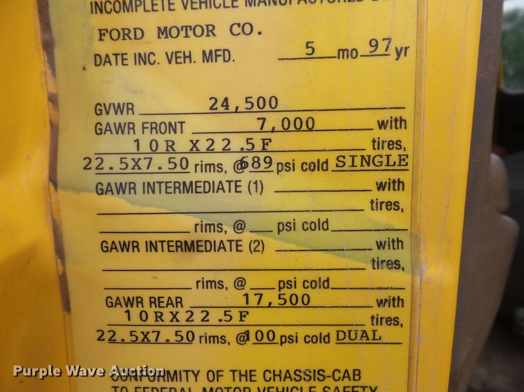 image for item DV9364 1998 Ford F700 Crew Cab utility truck