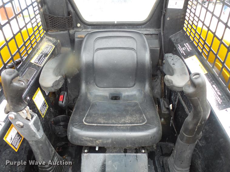 image for item DV9365 2007 John Deere 320 skid steer