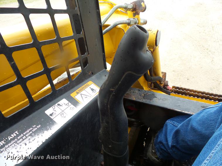 image for item DV9365 2007 John Deere 320 skid steer