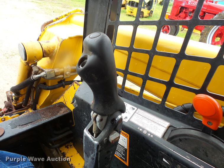 image for item DV9365 2007 John Deere 320 skid steer