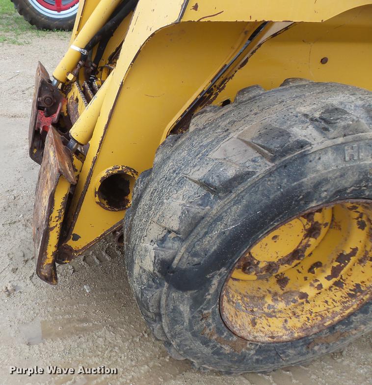 image for item DV9365 2007 John Deere 320 skid steer