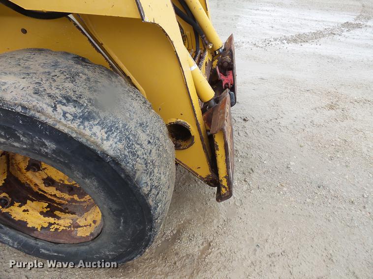 image for item DV9365 2007 John Deere 320 skid steer