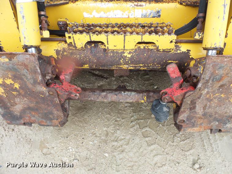 image for item DV9365 2007 John Deere 320 skid steer