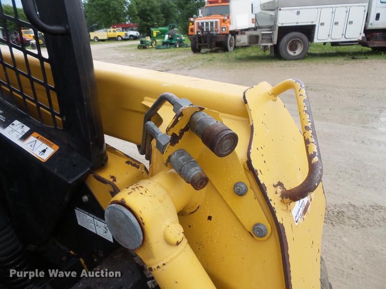 image for item DV9365 2007 John Deere 320 skid steer