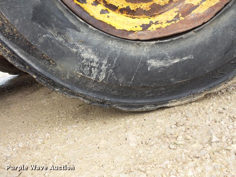 image for item DV9365 2007 John Deere 320 skid steer