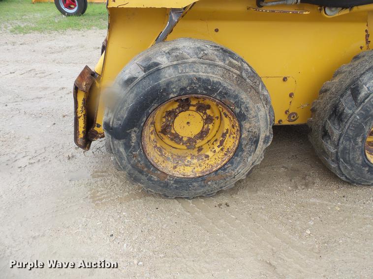 image for item DV9365 2007 John Deere 320 skid steer