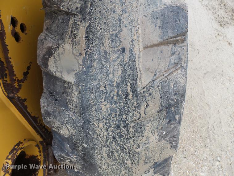 image for item DV9365 2007 John Deere 320 skid steer