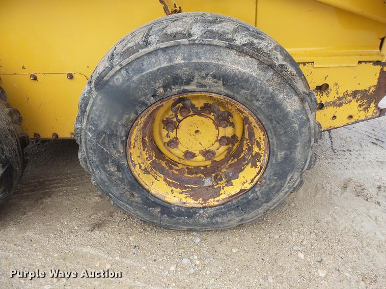 image for item DV9365 2007 John Deere 320 skid steer