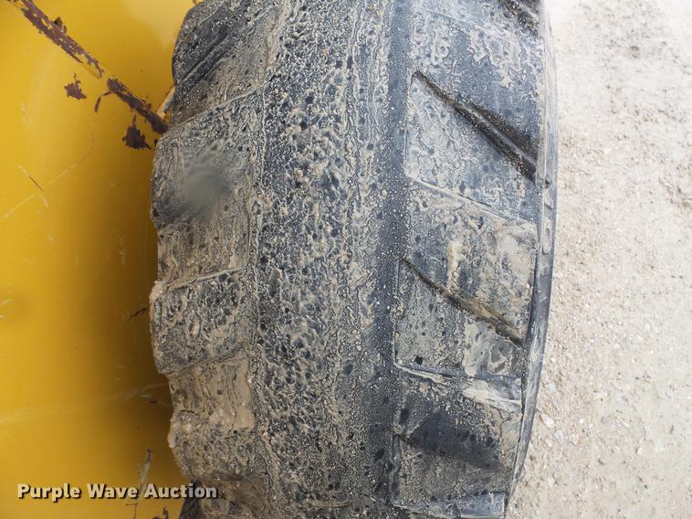 image for item DV9365 2007 John Deere 320 skid steer