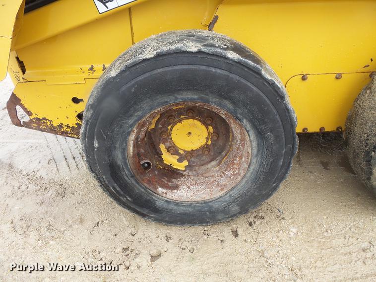 image for item DV9365 2007 John Deere 320 skid steer