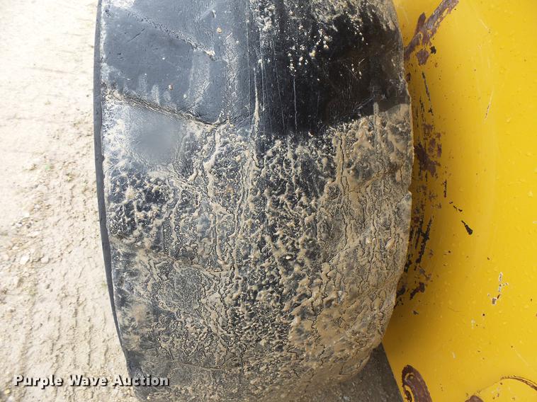 image for item DV9365 2007 John Deere 320 skid steer