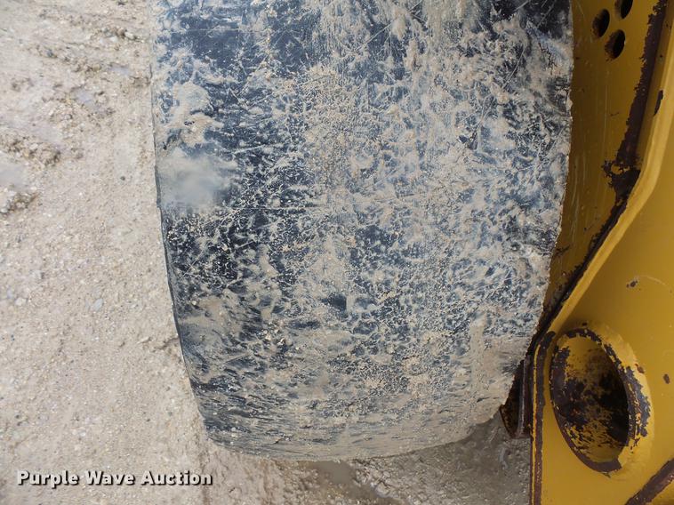 image for item DV9365 2007 John Deere 320 skid steer