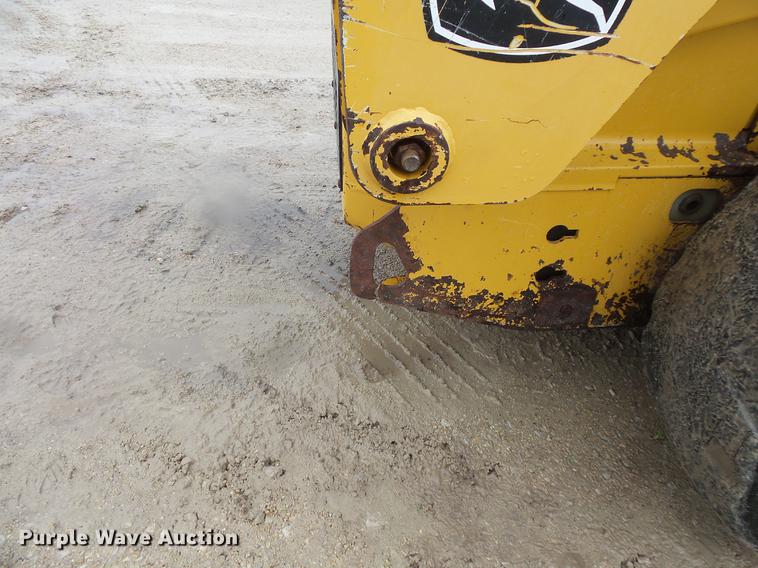 image for item DV9365 2007 John Deere 320 skid steer