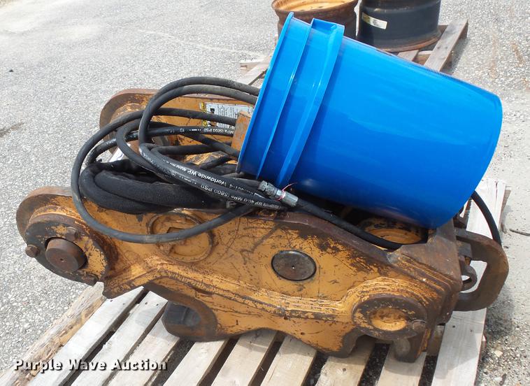 image for item DV9392 Hydraulic quick attach