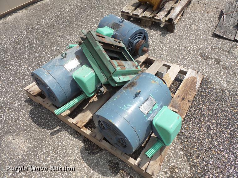 image for item DV9394 (3) electric motors