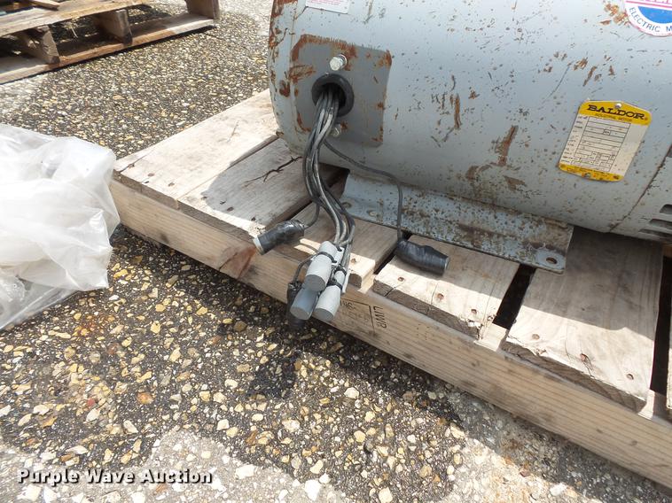 image for item DV9395 (2) water pumps