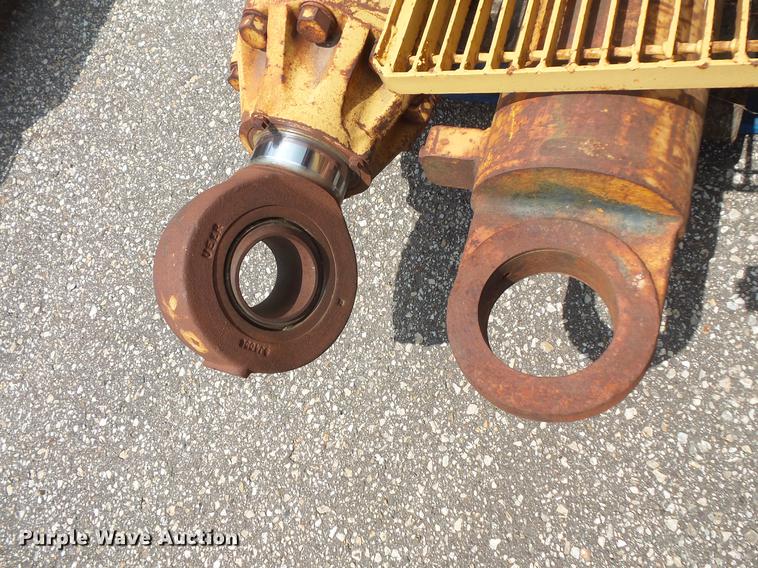 image for item DV9399 Hydraulic cylinder and briddle