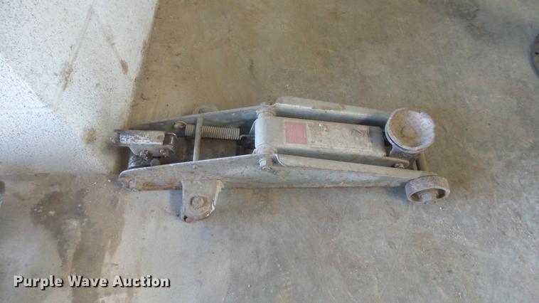 image for item EF9025 Jacks and stands