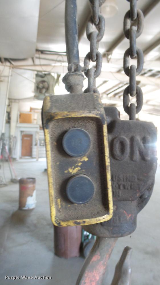 image for item EF9028 (4) chain hoists with trolleys