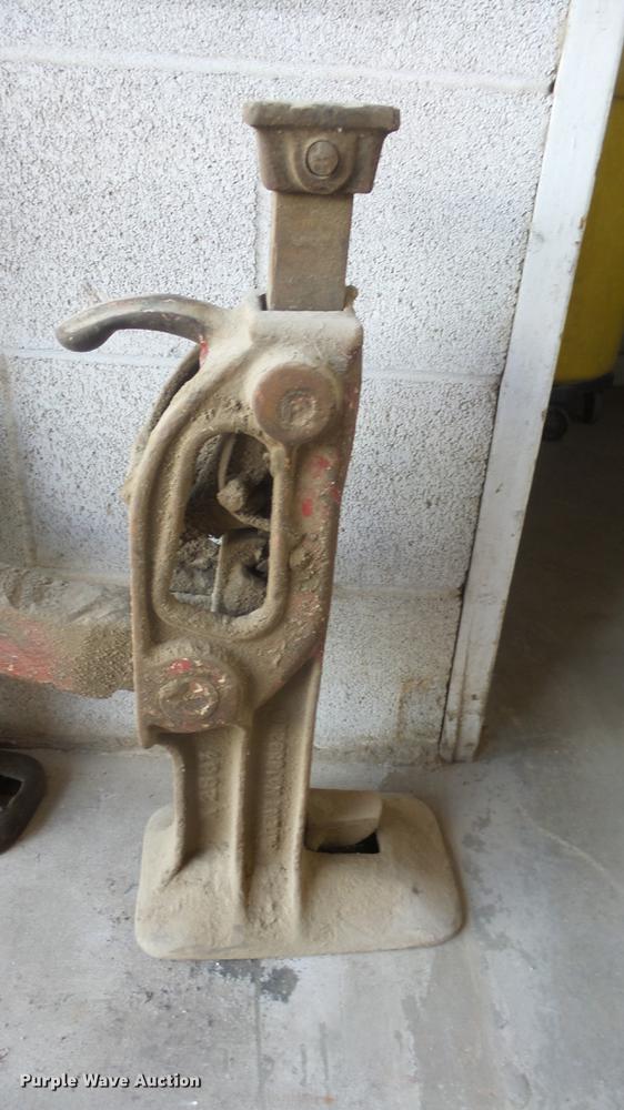 image for item EF9029 (12) mechanical ratchet jacks