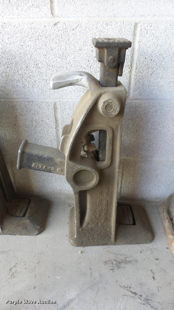 image for item EF9029 (12) mechanical ratchet jacks