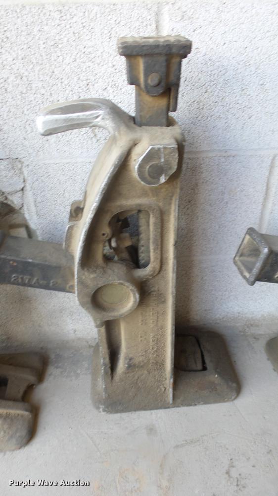 image for item EF9029 (12) mechanical ratchet jacks