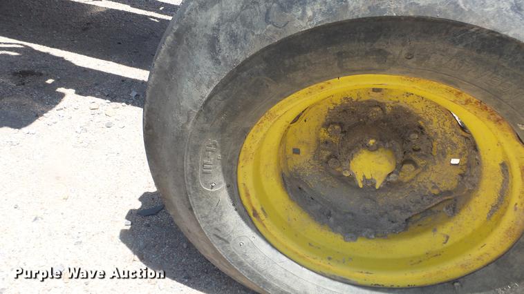 image for item EF9049 John Deere 4020 tractor