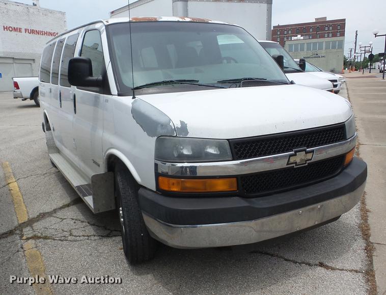 image for item EI9847 2005 Chevrolet Express 3500 van