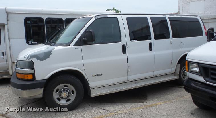 image for item EI9847 2005 Chevrolet Express 3500 van