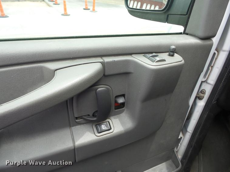 image for item EI9847 2005 Chevrolet Express 3500 van