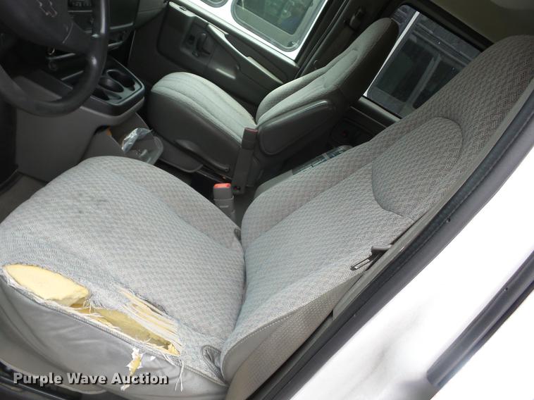 image for item EI9847 2005 Chevrolet Express 3500 van
